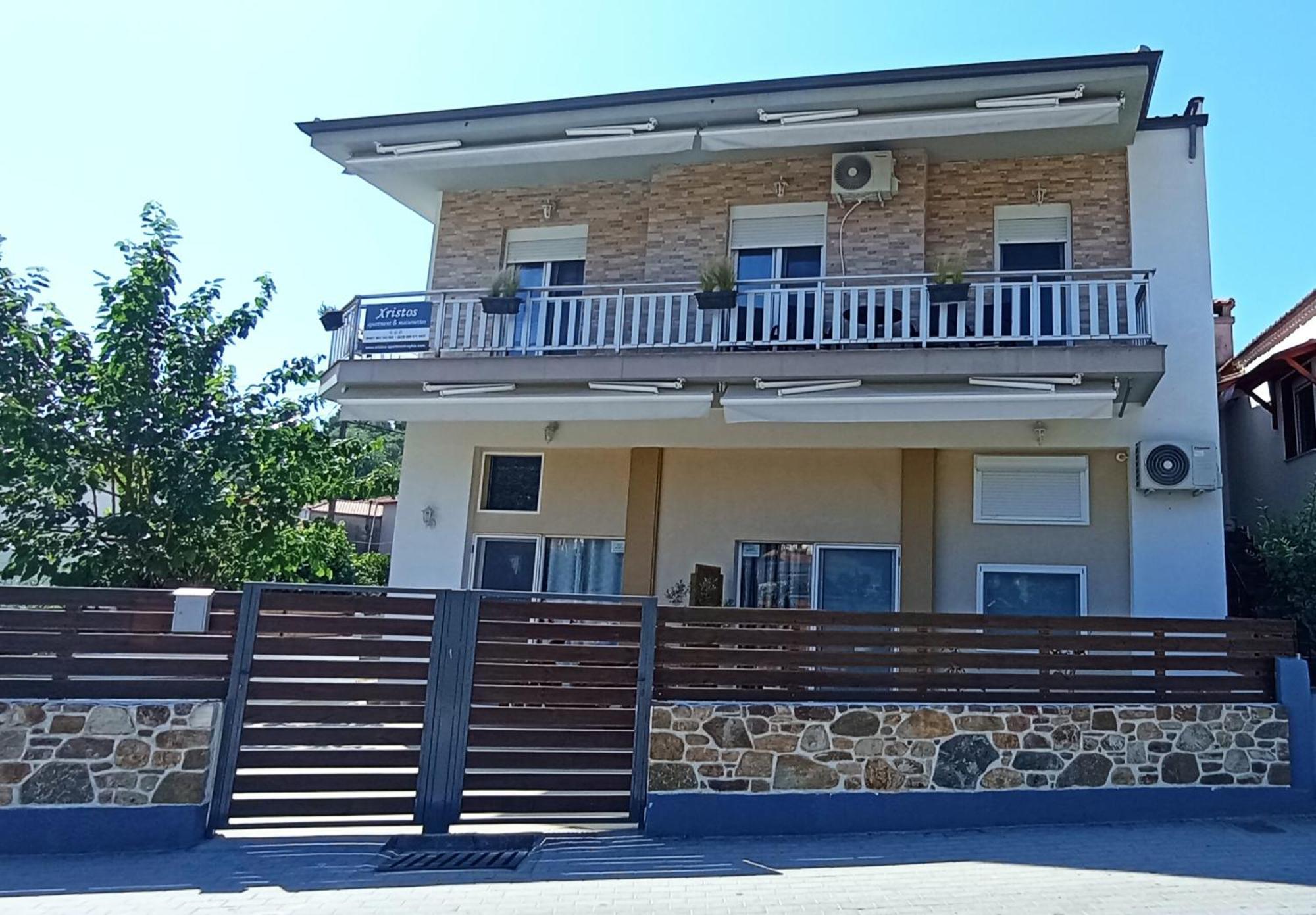 Xristos And Maisonettes